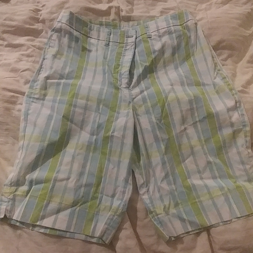 Women's golf shorts